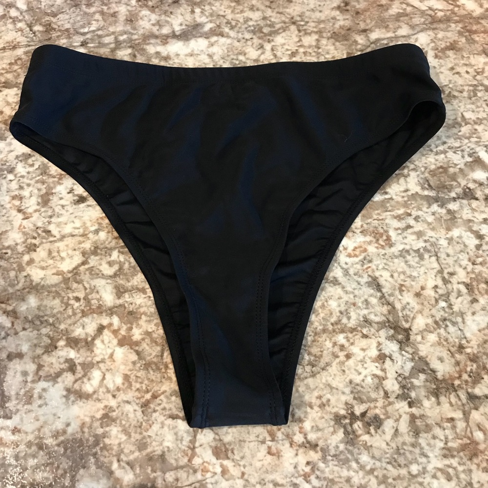 ⭐️ Black swim bottoms ⭐️